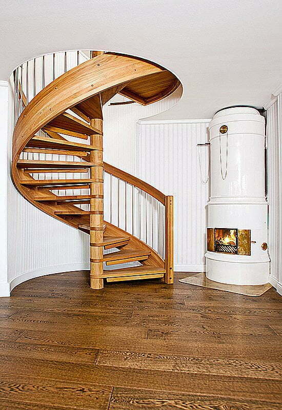 Spiral staircase with bent-glued wall piece