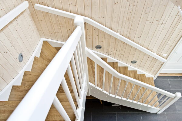 Så sköter du om din inomhustrappa i trä